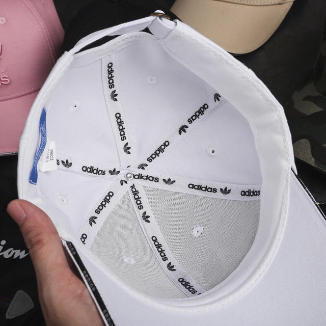 adidas(アディダス)のAdidas アディダスオリジナルス ロゴキャップ 4点まとめ買い レディースの帽子(キャップ)の商品写真