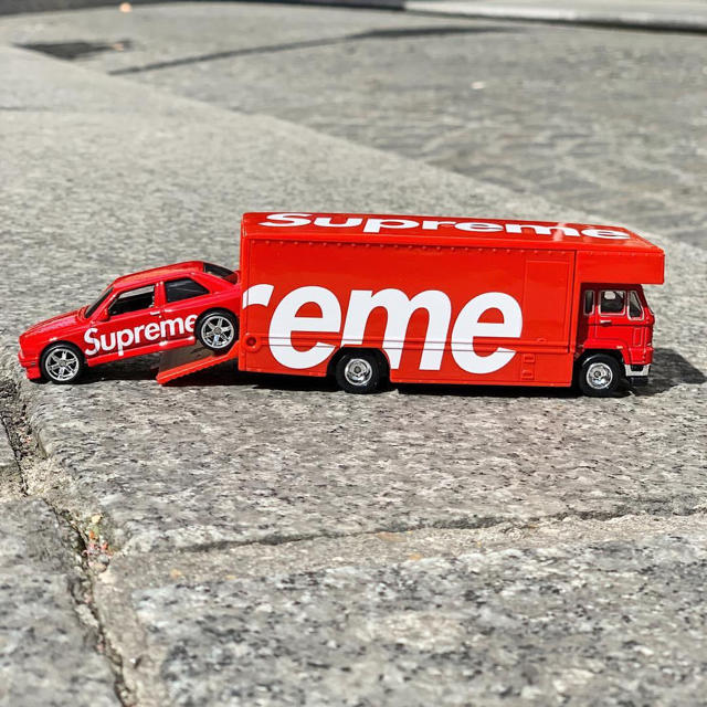 Supreme Hot Wheels Fleet Flyer + BMW