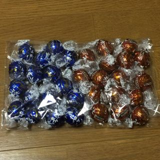 リンツ(Lindt)のLINDT LINDOR リンツ リンドール ダーク&ヘーゼルナッツ32個(菓子/デザート)