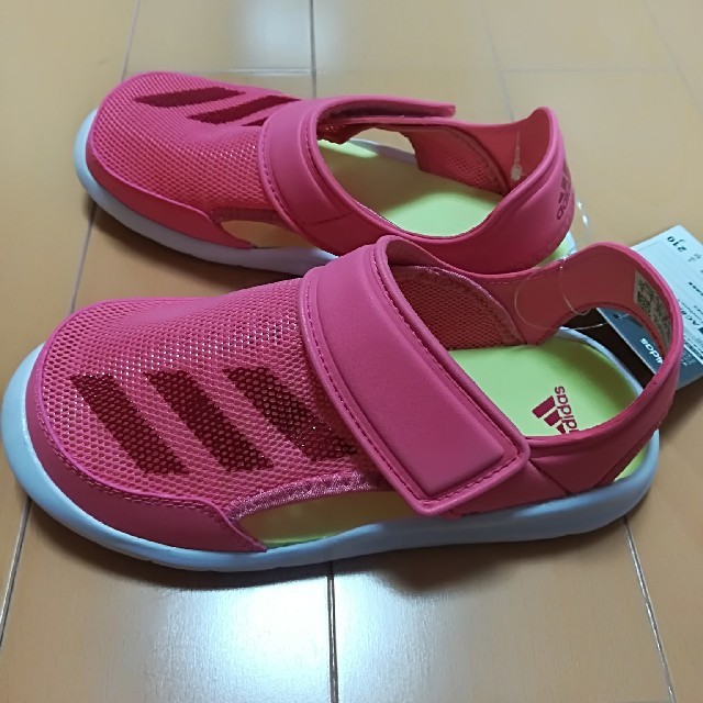 adidas(アディダス)のadidas　アディダス　キッズ　アクアシューズ　サンダル　新品 キッズ/ベビー/マタニティのキッズ靴/シューズ(15cm~)(サンダル)の商品写真