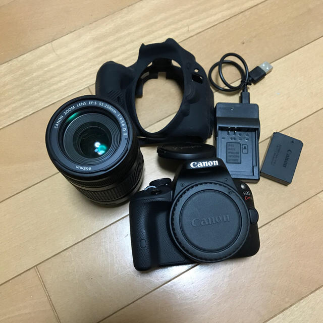 Canon EOS KISS x7 シリコンケース付きスマホ/家電/カメラ