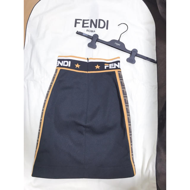 FENDIタイトスカート 2