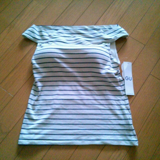 GU(ジーユー)のGU☆ブラフィールオフショルTシャツ レディースのトップス(Tシャツ(半袖/袖なし))の商品写真