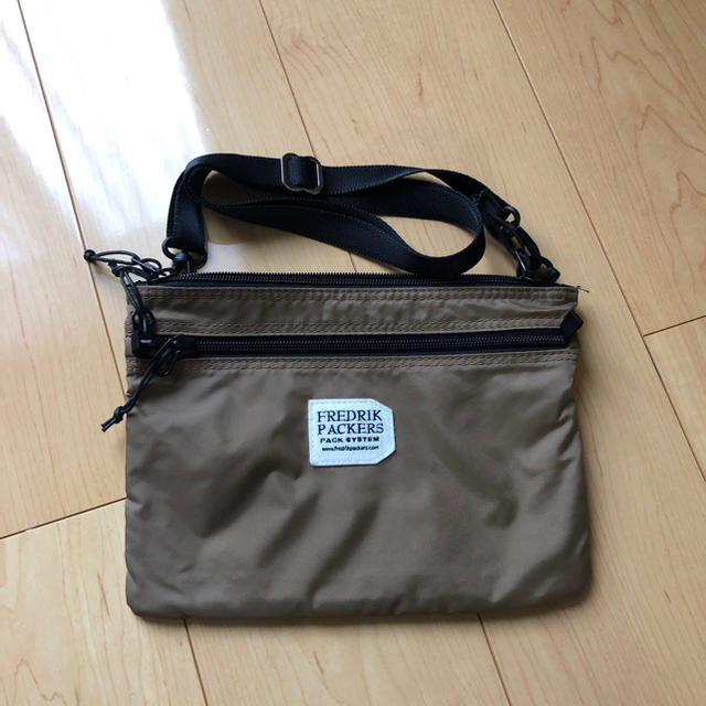 UNITED ARROWS green label relaxing(ユナイテッドアローズグリーンレーベルリラクシング)のフレドリックパッカーズ fredrik packers SC NEWサコッシュ レディースのバッグ(ショルダーバッグ)の商品写真