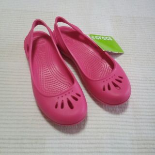 クロックス(crocs)の新品未使用！CROCS クロックス　W7(サンダル)