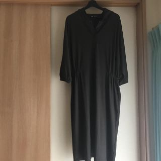 ザラ(ZARA)の専用になりました。新品未使用！ザラ ロングワンピース(ロングワンピース/マキシワンピース)