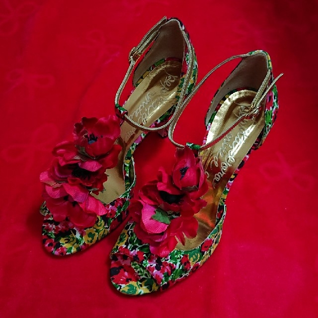 PEPITA D'ORO(ペピータドロ)の[最終値下げ] ペピータドロ お花サンダル 新品未使用 レディースの靴/シューズ(サンダル)の商品写真