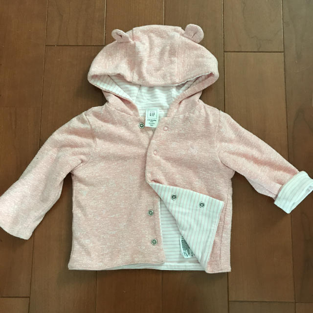 babyGAP(ベビーギャップ)のbabyGAP クマ耳 パーカー リバーシブル 女の子 60cm 3-6m キッズ/ベビー/マタニティのベビー服(~85cm)(ジャケット/コート)の商品写真