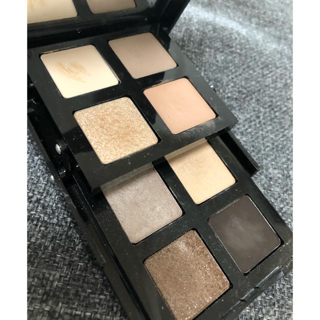 BOBBI BROWN(ボビイブラウン)の★BOBBI BROWN★サンディーヌードアイパレット コスメ/美容のベースメイク/化粧品(アイシャドウ)の商品写真