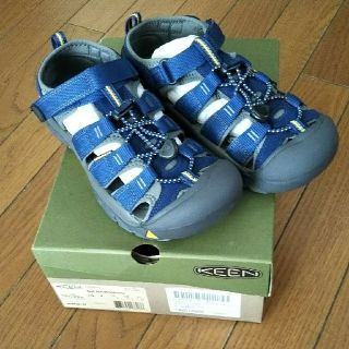 キーン(KEEN)のKEEN サンダル キッズ ブルー Newport H2 22.5cm(サンダル)