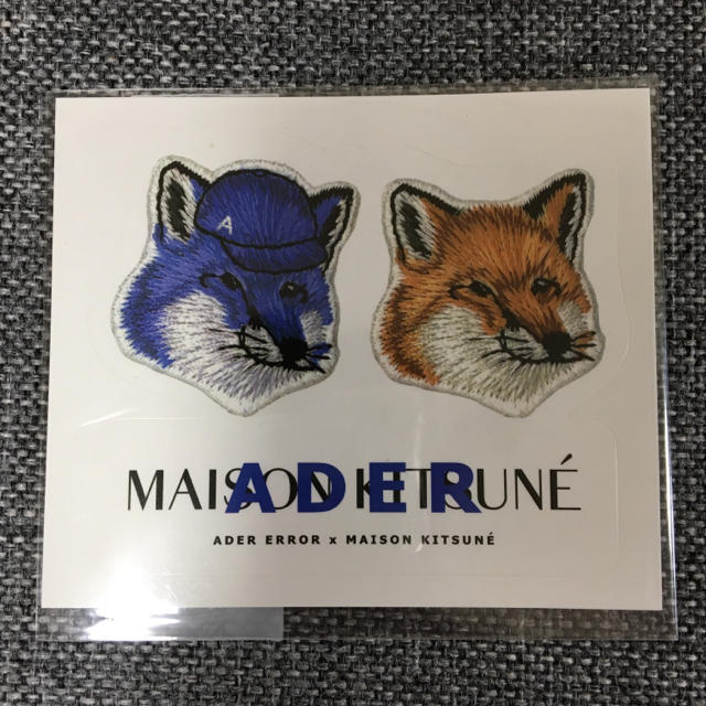 MAISON KITSUNE'(メゾンキツネ)のMaison kitsune adererror コラボ ステッカー メンズのファッション小物(その他)の商品写真