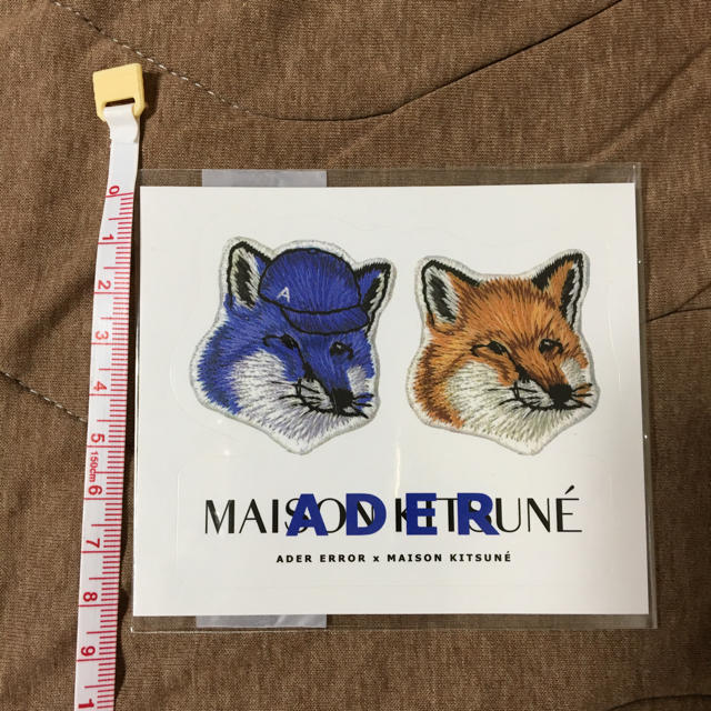 MAISON KITSUNE'(メゾンキツネ)のMaison kitsune adererror コラボ ステッカー メンズのファッション小物(その他)の商品写真