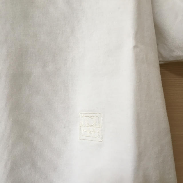 L'Appartement DEUXIEME CLASSE(アパルトモンドゥーズィエムクラス)の TOTEME COTTON Tシャツ ドゥーズィエムクラス アパルトモン  レディースのトップス(Tシャツ(半袖/袖なし))の商品写真