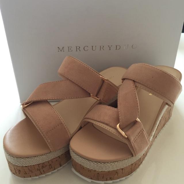 MERCURYDUO(マーキュリーデュオ)の新作 MERCURYDUO バックル付厚底サンダル レディースの靴/シューズ(サンダル)の商品写真