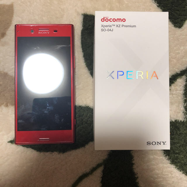 Xperia(エクスペリア)のロクマル様 専用  美品 再出品 Xperia XZ Premium レッド スマホ/家電/カメラのスマートフォン/携帯電話(スマートフォン本体)の商品写真