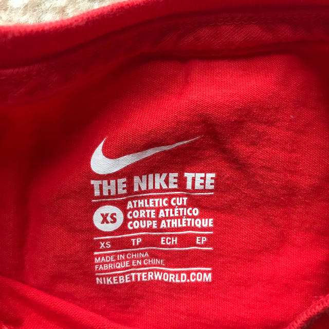 NIKE(ナイキ)のNIKE   ガールズTシャツ   サイズXS キッズ/ベビー/マタニティのキッズ服女の子用(90cm~)(Tシャツ/カットソー)の商品写真