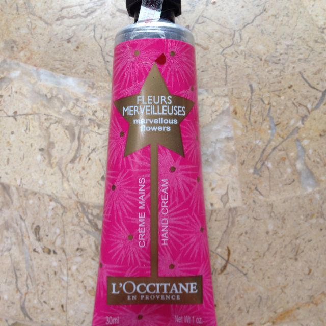 L'OCCITANE(ロクシタン)のロクシタンハンドクリームと保湿クリーム コスメ/美容のボディケア(ハンドクリーム)の商品写真