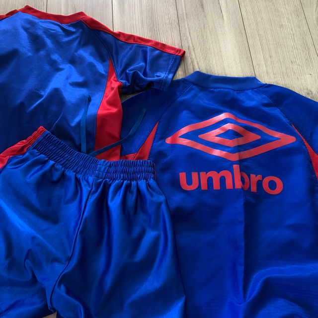 UMBRO(アンブロ)のumbro FC東京サッカーウェア 4点セット 130 キッズ/ベビー/マタニティのキッズ服男の子用(90cm~)(その他)の商品写真