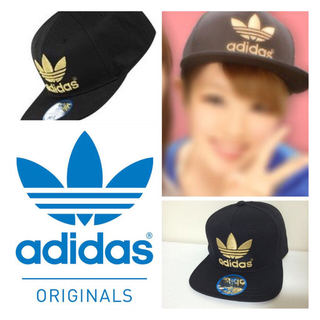 アディダス(adidas)のキャップ 黒×金 値下げ！(キャップ)