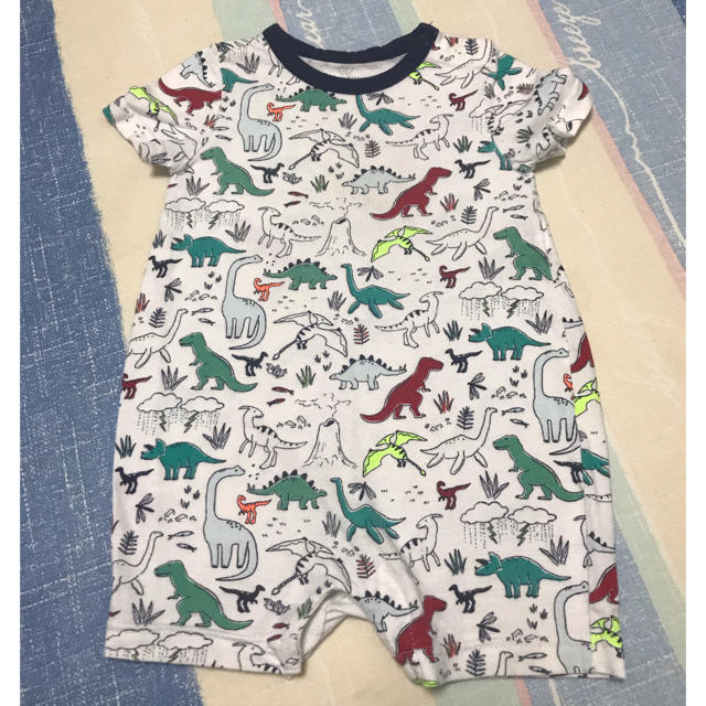 babyGAP(ベビーギャップ)のbaby GAP☆ベビーギャップ☆恐竜総柄ロンパース☆ キッズ/ベビー/マタニティのベビー服(~85cm)(ロンパース)の商品写真