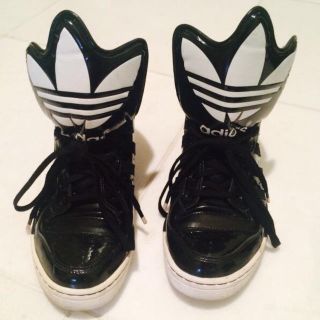 アディダス(adidas)のadidas スニーカー(スニーカー)