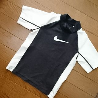 ナイキ(NIKE)の120サイズラッシュガード(水着)