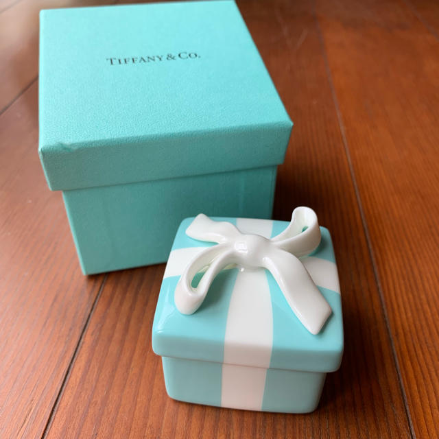 Tiffany & Co.(ティファニー)の◼️美品◼️Tiffany&Co. ミニーブルーボウボックス(陶器小物入れ) インテリア/住まい/日用品のインテリア小物(小物入れ)の商品写真