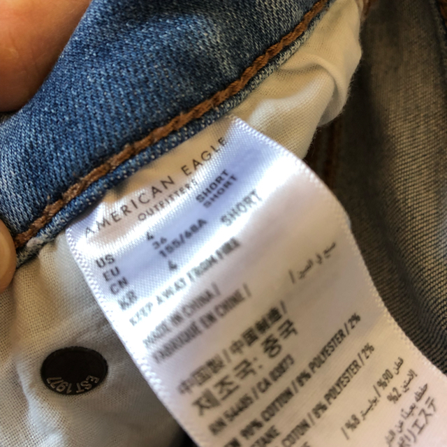 American Eagle(アメリカンイーグル)のアメリカンイーグル ダメージジーンズ レディースのパンツ(デニム/ジーンズ)の商品写真