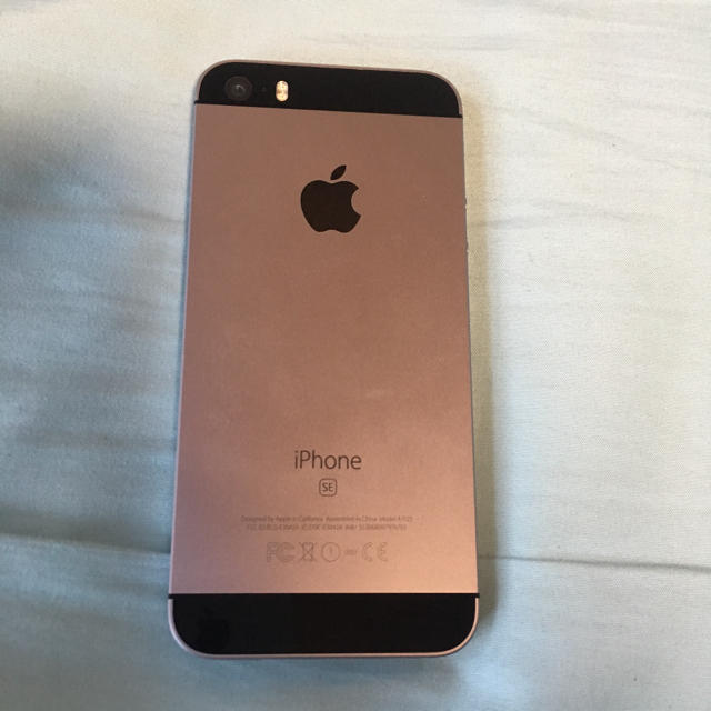 Apple(アップル)のiPhone SE 64GB SIMフリー ジャンク スマホ/家電/カメラのスマートフォン/携帯電話(スマートフォン本体)の商品写真