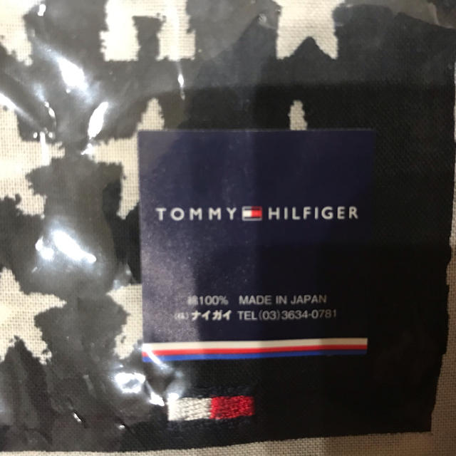 TOMMY HILFIGER(トミーヒルフィガー)の未開封！TOMMY HILFIGERトミーバンダナ ハンカチ メンズのファッション小物(ハンカチ/ポケットチーフ)の商品写真