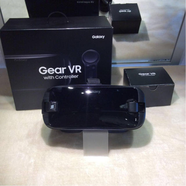 【root様専用】Galaxy Gear VR with Controller エンタメ/ホビーのゲームソフト/ゲーム機本体(家庭用ゲーム機本体)の商品写真