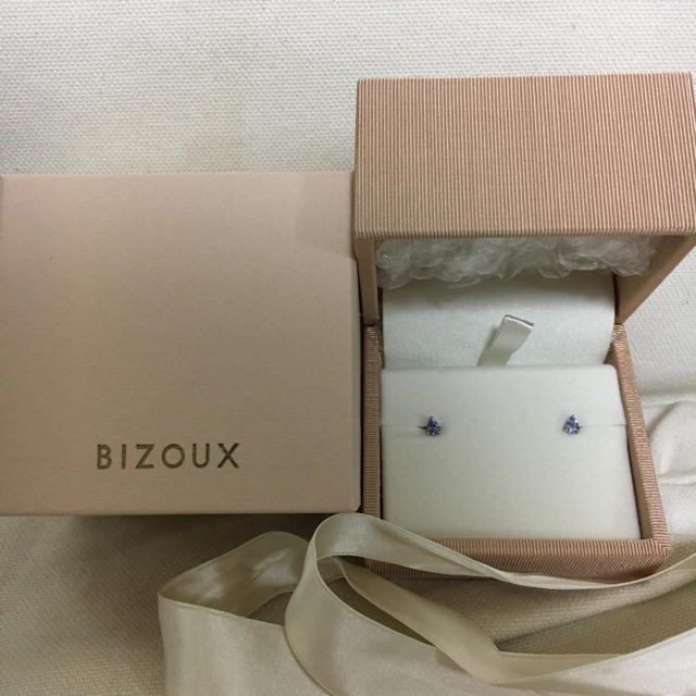 bizoux ビズー タンザナイトk18 ピアス