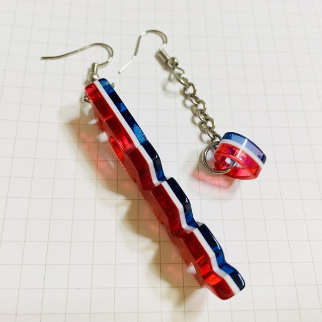 TOMMY HILFIGER(トミーヒルフィガー)の世界で一つ、tommy hilfigerの三層ピアス レディースのアクセサリー(ピアス)の商品写真