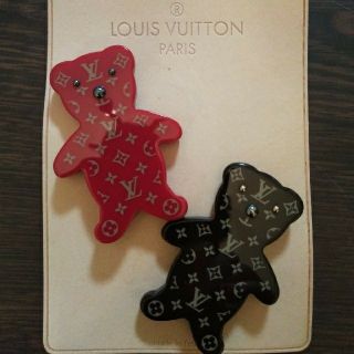 ルイヴィトン(LOUIS VUITTON)のみずきさん専用 ヴィトン 限定ベアブローチ&miumiuビジューサングラス(ブローチ/コサージュ)