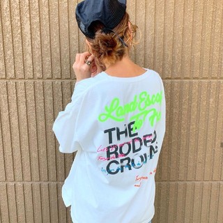 ロデオクラウンズワイドボウル(RODEO CROWNS WIDE BOWL)のレディースのホワイト☆0528ビッグTシャツ※レトロフラワーシリーズありません。(Tシャツ(半袖/袖なし))