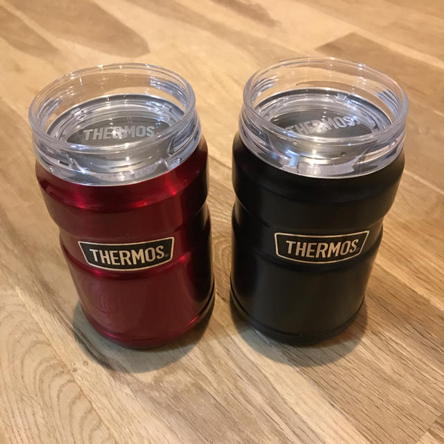 THERMOS(サーモス)の日本未販売カラー  サーモス マットブラック&クランベリ 缶クーラー&タンブラー スポーツ/アウトドアのアウトドア(食器)の商品写真
