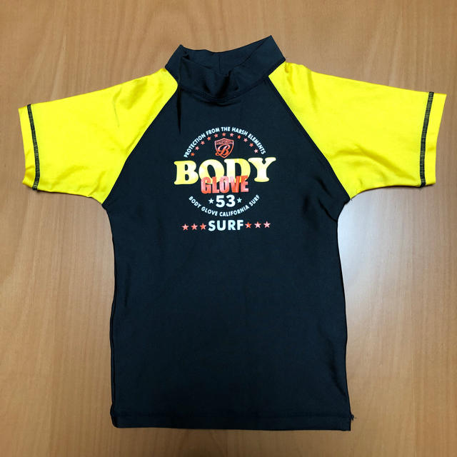 Body Glove(ボディーグローヴ)の男子 水着 130 ラッシュガード  & サーフパンツ キッズ/ベビー/マタニティのキッズ服男の子用(90cm~)(水着)の商品写真
