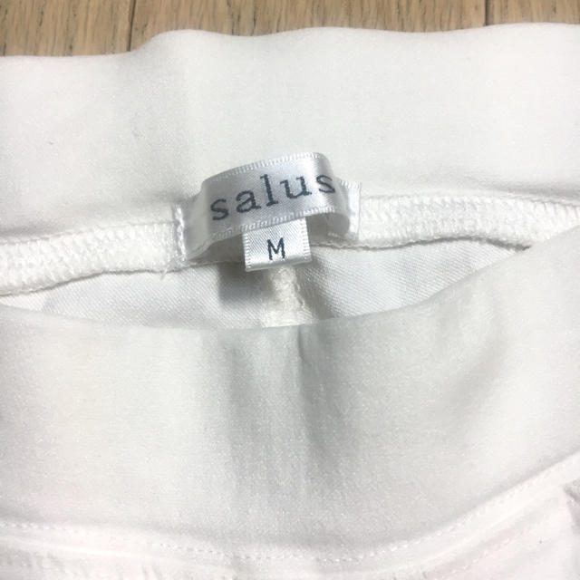 salus(サルース)の【salus】ホワイトパンツ 白パンツ サイドリボン パギンス レディースのパンツ(カジュアルパンツ)の商品写真