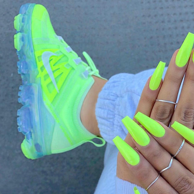 NIKE WMNS AIR VAPORMAX 2019 VOLT 24.5cm - スニーカー