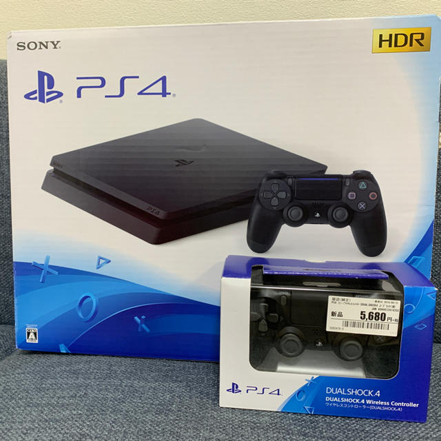 PlayStation4(プレイステーション4)のPS4 本体 (コントローラー×2) エンタメ/ホビーのゲームソフト/ゲーム機本体(家庭用ゲーム機本体)の商品写真