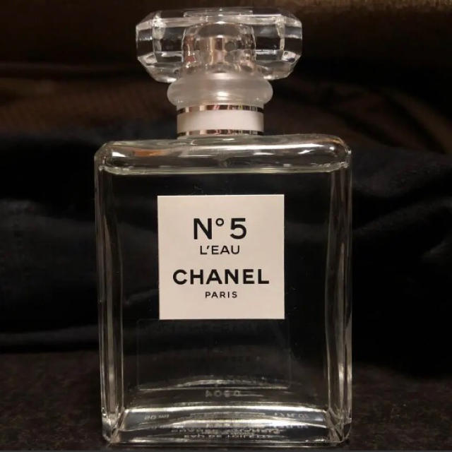 CHANEL(シャネル)のシャネル NO.5 ロー オードゥ トワレット 50ml  コスメ/美容の香水(香水(女性用))の商品写真