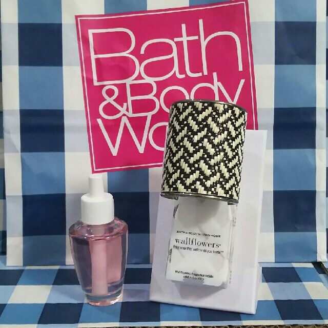 Bath & Body Works(バスアンドボディーワークス)のバスアンドボディワークス ウォールフラワープラグ＆リフィルセット コスメ/美容のリラクゼーション(アロマポット/アロマランプ/芳香器)の商品写真