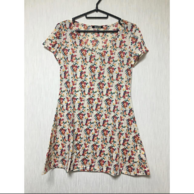 SPIRAL GIRL(スパイラルガール)の花柄Tシャツ♡未使用品 レディースのトップス(Tシャツ(半袖/袖なし))の商品写真