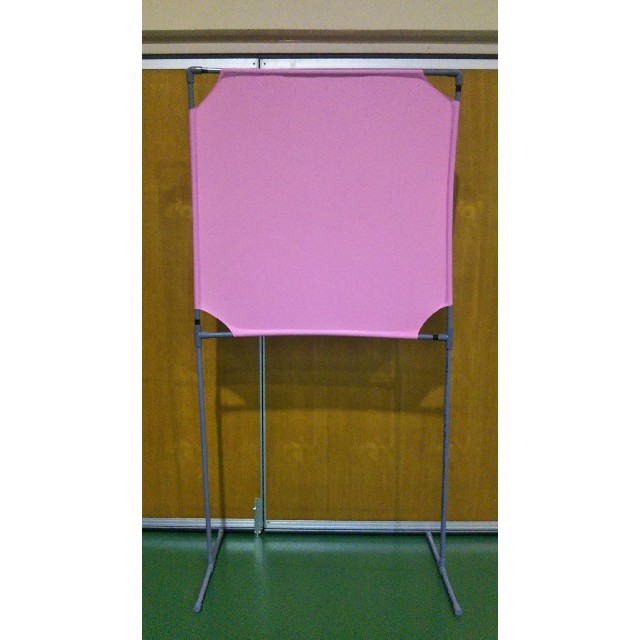 濃いピンク色 壁打ち無音布(むおんふ) 静かにレシーブ練習できる自立型