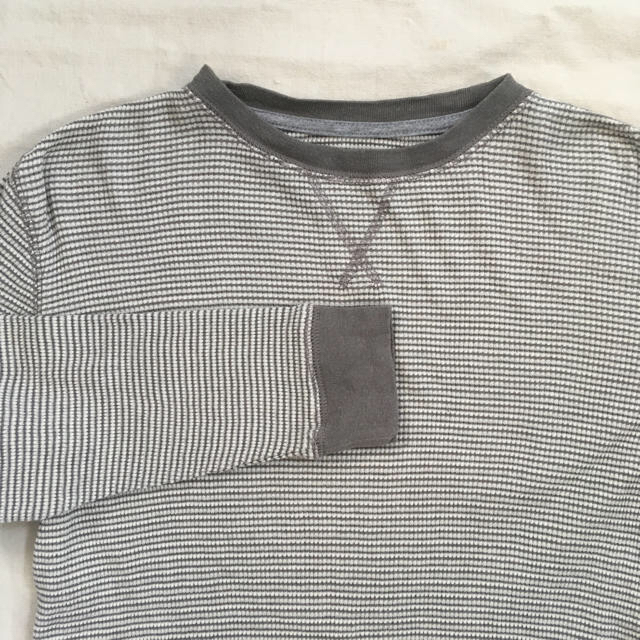 Old Navy(オールドネイビー)のUSED OLD NAVYユニセックス ワッフル素材 長袖Tシャツ130㎝サイズ キッズ/ベビー/マタニティのキッズ/ベビー/マタニティ その他(その他)の商品写真