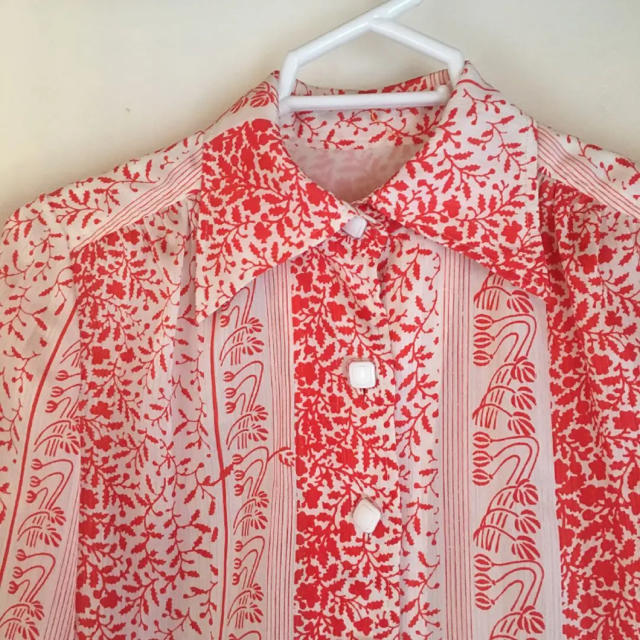 昭和レトロ  柄の可愛いポリシャツ レディースのトップス(シャツ/ブラウス(長袖/七分))の商品写真