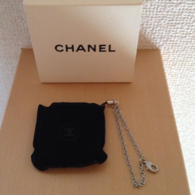 CHANEL(シャネル)のCHANEL ミラーストラップ スマホ/家電/カメラのスマホアクセサリー(ストラップ/イヤホンジャック)の商品写真