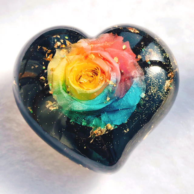 rainbow rose オルゴナイト✨〜BLACK〜 ハンドメイドのインテリア/家具(インテリア雑貨)の商品写真