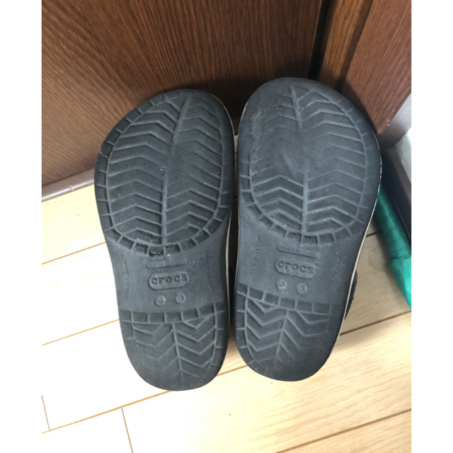 crocs(クロックス)のクロックス キッズ/ベビー/マタニティのキッズ靴/シューズ(15cm~)(サンダル)の商品写真