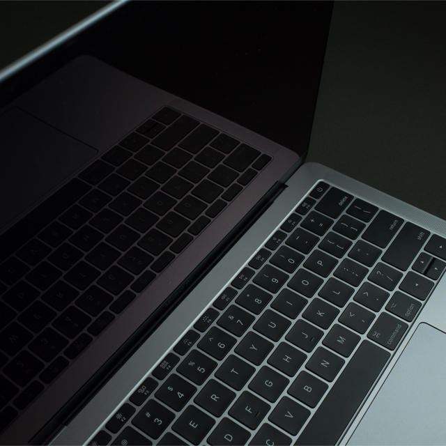 トプログラ Apple - MacBook Pro 2017 13インチ US i5 16GB 256GB の